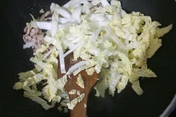 白菜肉丝炒年糕的做法图解7