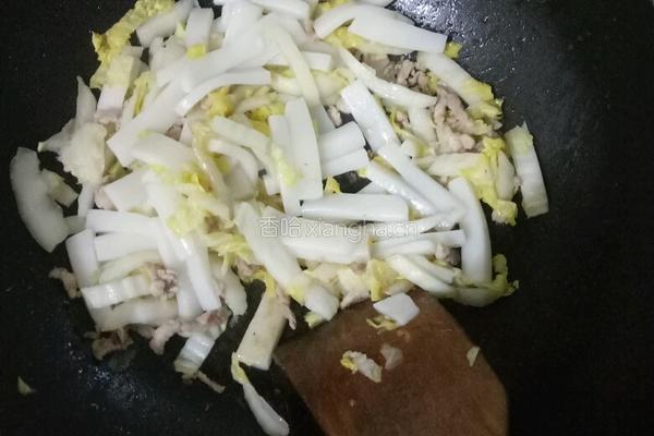白菜肉丝炒年糕的做法图解8
