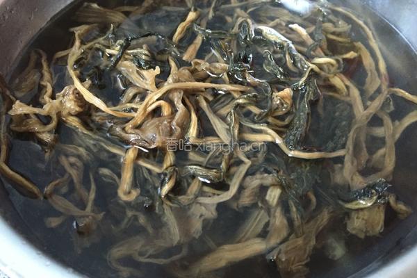 梅菜烧肉的做法图解1