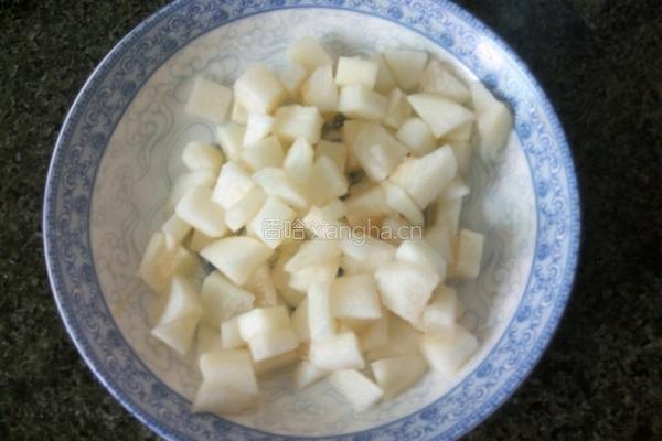 银耳香梨大米粥的做法图解3