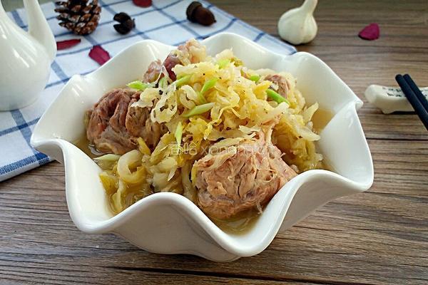 大骨头炖酸菜的做法图解9