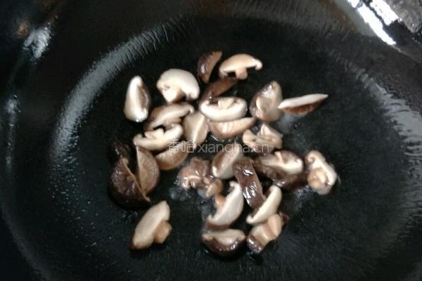 木耳香菇烧腐竹的做法图解4