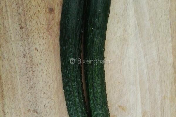 炝瓜条的做法图解1