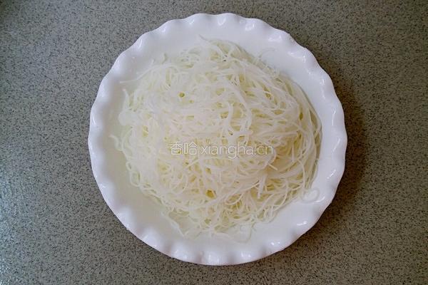 鸡蛋炒粉条的做法图解2