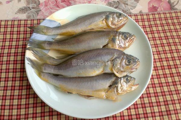 油煎小黄鱼的做法图解1