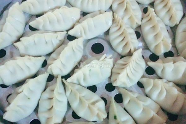 猪肉韭菜蒸饺的做法图解5