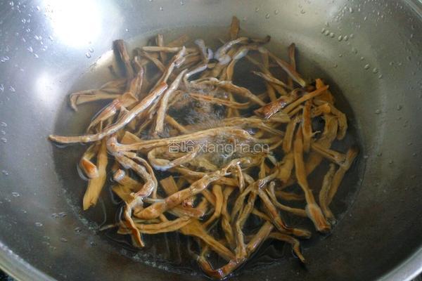 笋干炒肉的做法图解1