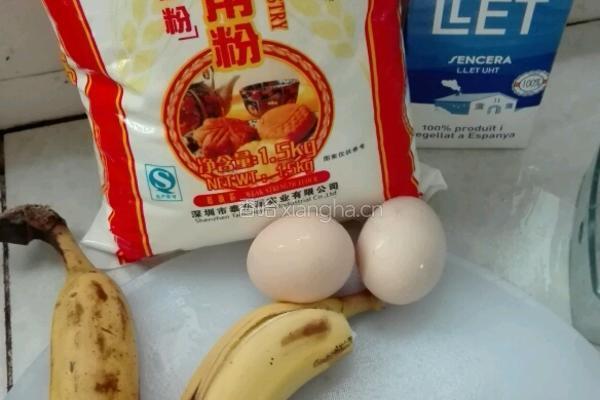 香蕉牛奶鸡蛋饼的做法图解1