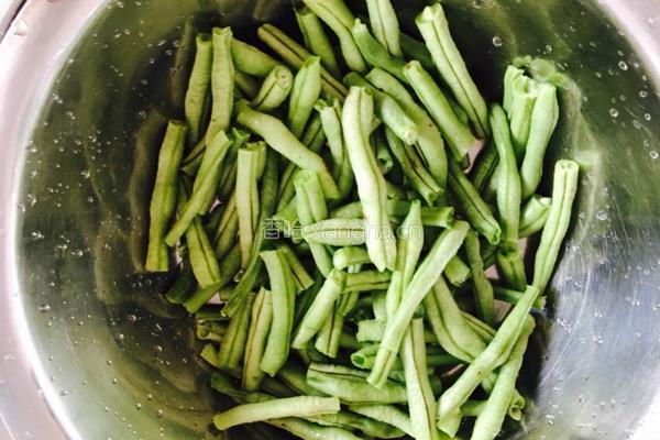 豆角炖土豆～的做法图解1