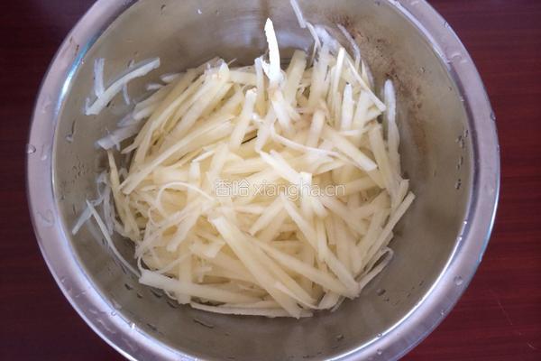 土豆炒鸡蛋的做法图解2