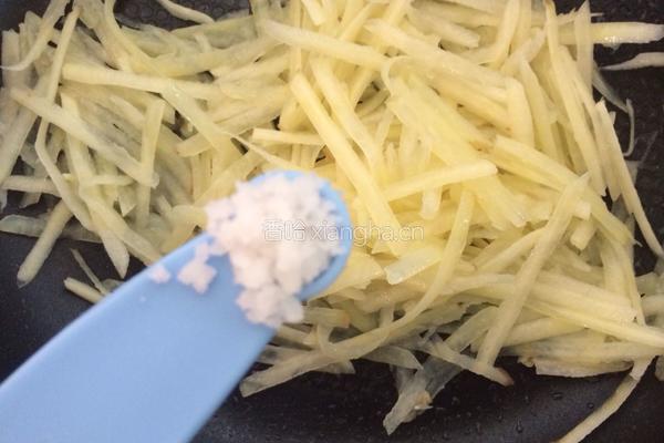 土豆炒鸡蛋的做法图解4