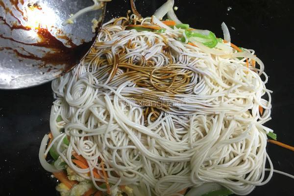 素菜炒面的做法图解11