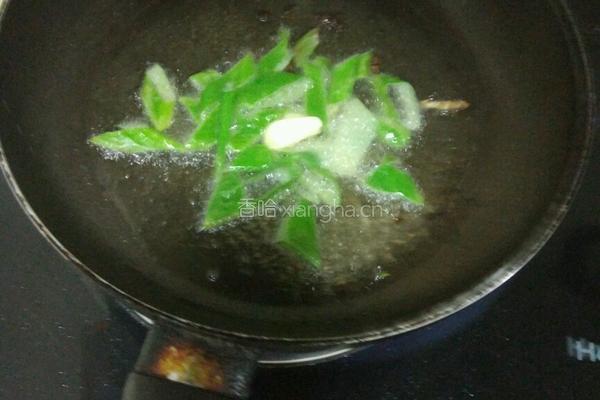 香干炒芹菜的做法图解3