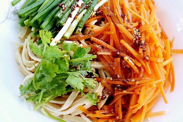 香葱拌干豆腐卷的做法图解11