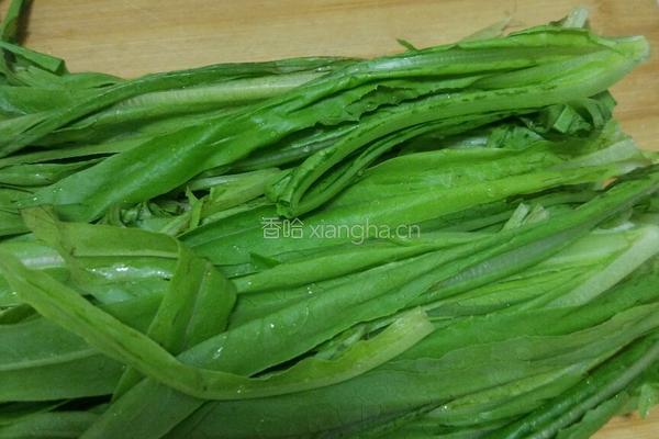 豆豉鲮鱼油麦菜的做法图解1