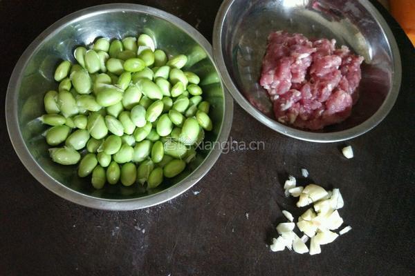 烂肉青豆的做法图解2