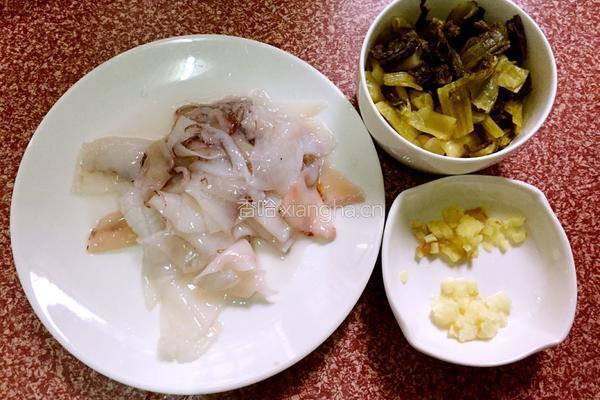 酸菜鱿鱼的做法图解2