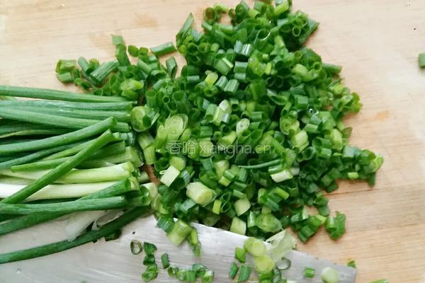 香葱鲜肉小丸子的做法图解2