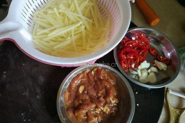 土豆炒猪肉的做法图解3