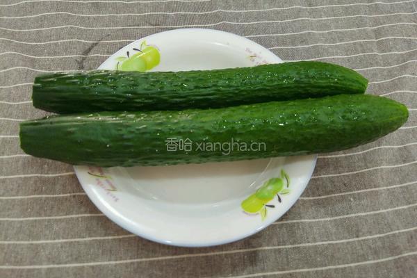 凉拌荆芥黄瓜的做法图解1