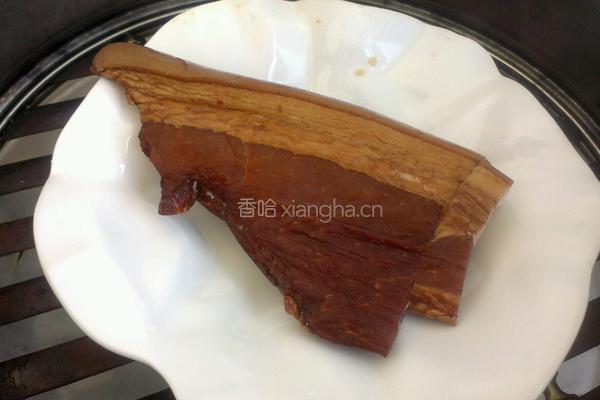 苦瓜炒腊肉的做法图解1