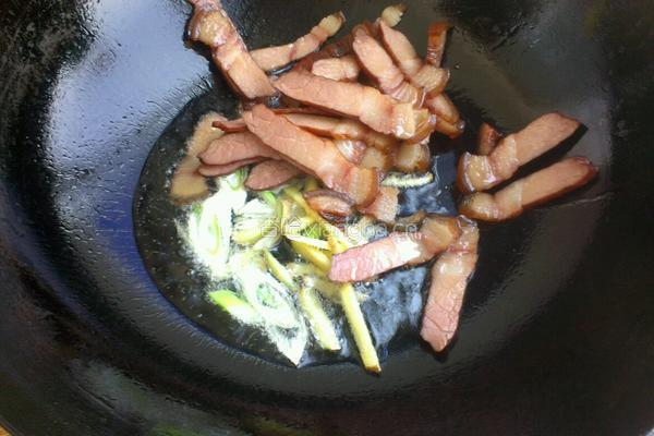 苦瓜炒腊肉的做法图解4