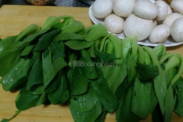 椒油口蘑小油菜的做法图解1