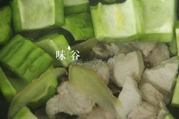 苦瓜排骨汤的做法图解4
