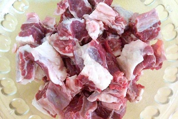 牛肉炖西红柿的做法图解1