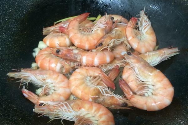 大白菜炖虾的做法图解2