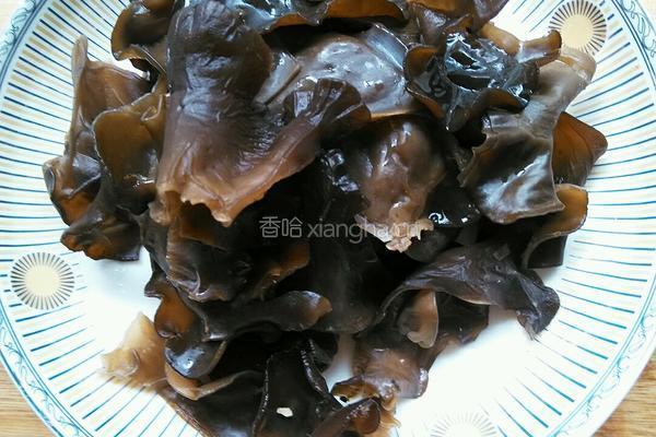 杏鲍菇炒木耳的做法图解2