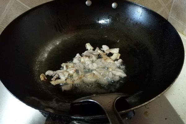 蒜心炒肉的做法图解3