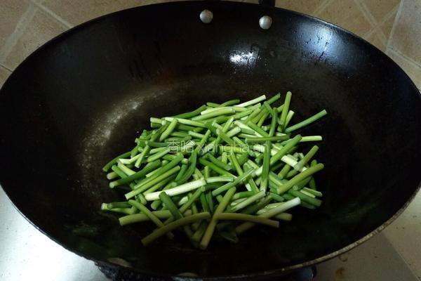 蒜心炒肉的做法图解4