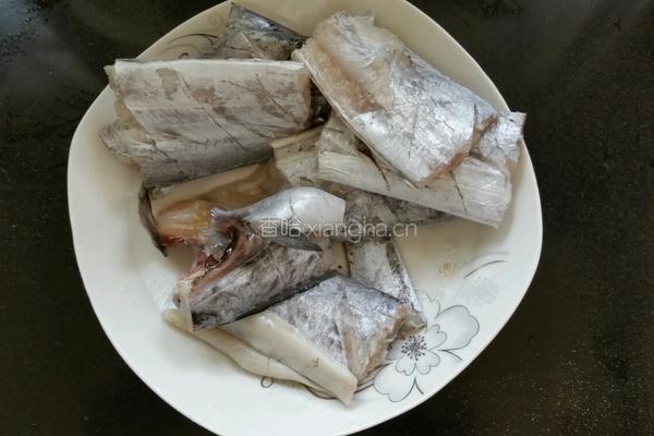 茄汁带鱼的做法图解1