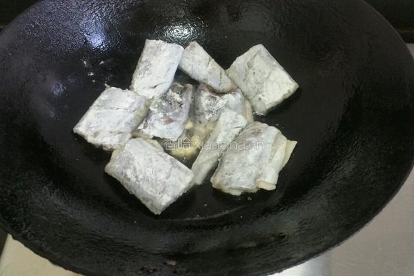 茄汁带鱼的做法图解3