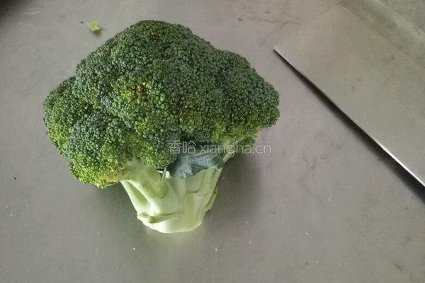 炝西兰花的做法图解1