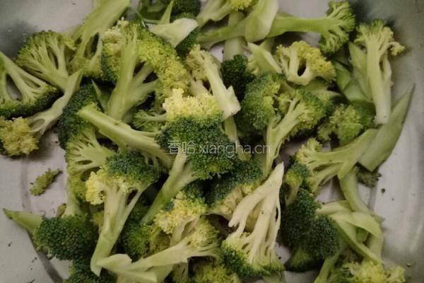 炝西兰花的做法图解2