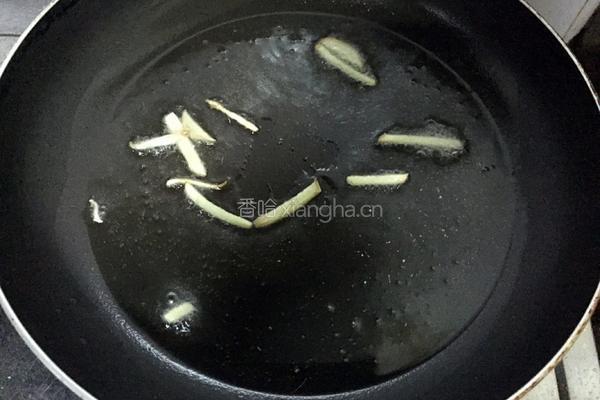 干烧金鲳鱼的做法图解2