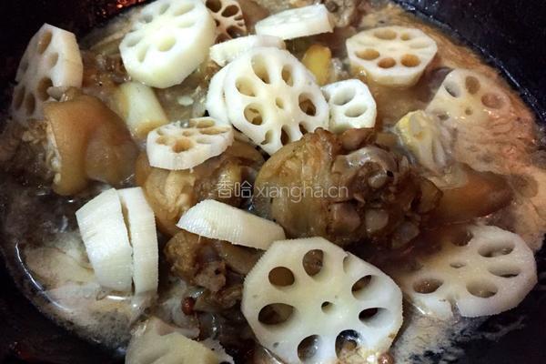 猪蹄炖莲藕的做法图解6