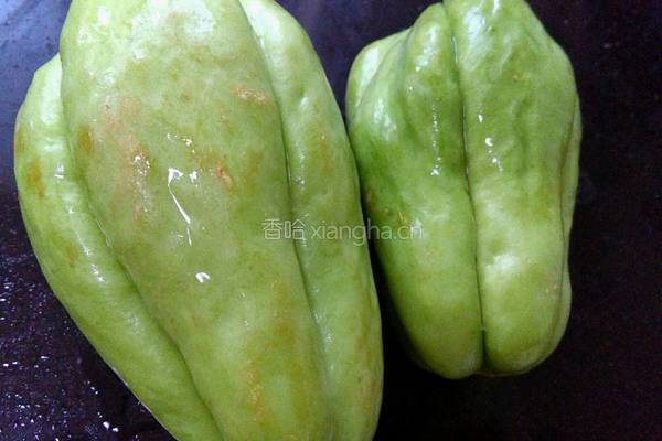 蒜茸佛手瓜的做法图解1