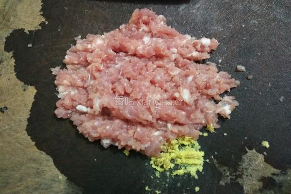 嫩黄豆炒瘦肉的做法图解4