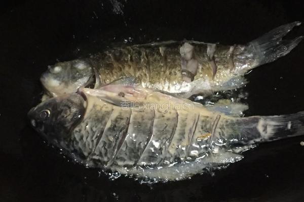 油炸小鲫鱼的做法图解9