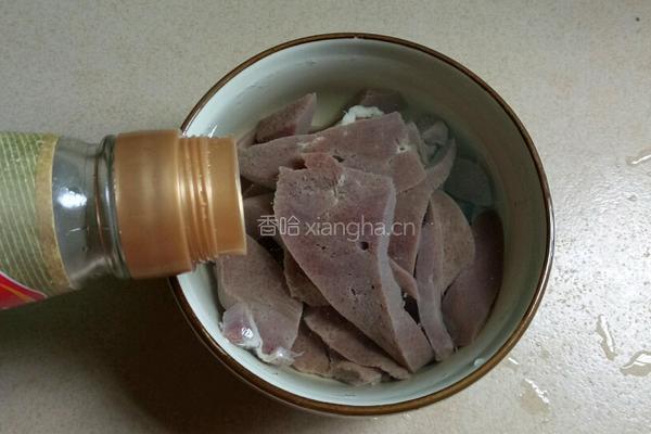 枸杞叶猪肝汤的做法图解3