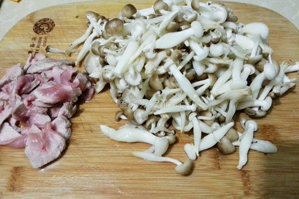 白玉菇炒肉片的做法图解3
