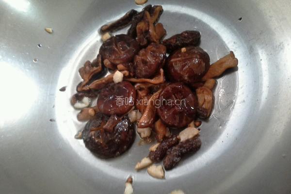 香菇炒西兰花的做法图解6