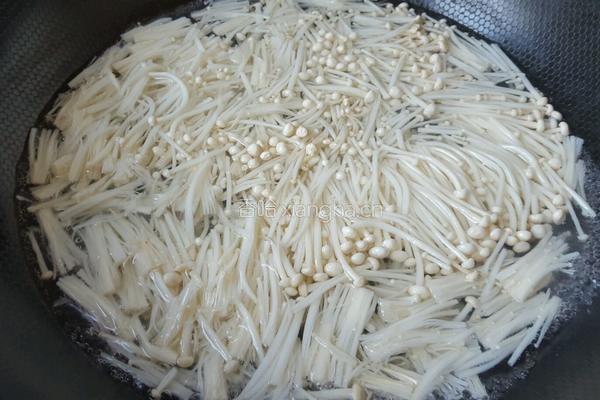 金针菇肉汤的做法图解2