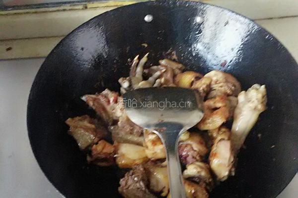 香菇炖小鸡的做法图解3