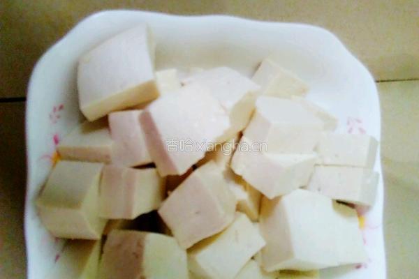 豆腐炖白菜的做法图解1