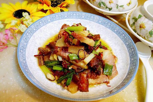 红烧腊肉的做法图解1