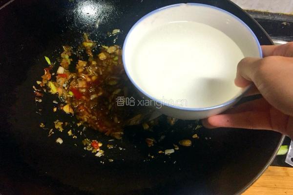 酸菜鲫鱼的做法图解11